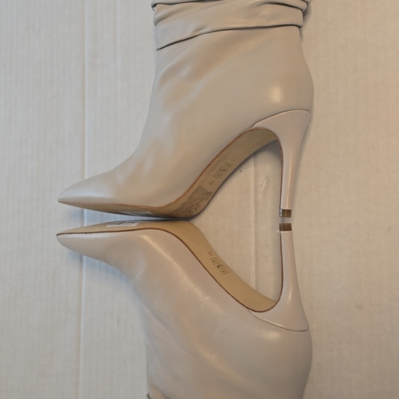Guess Women's Slouchy Leather Ivory Ankle Boot sz 7 - Picture 6 of 12